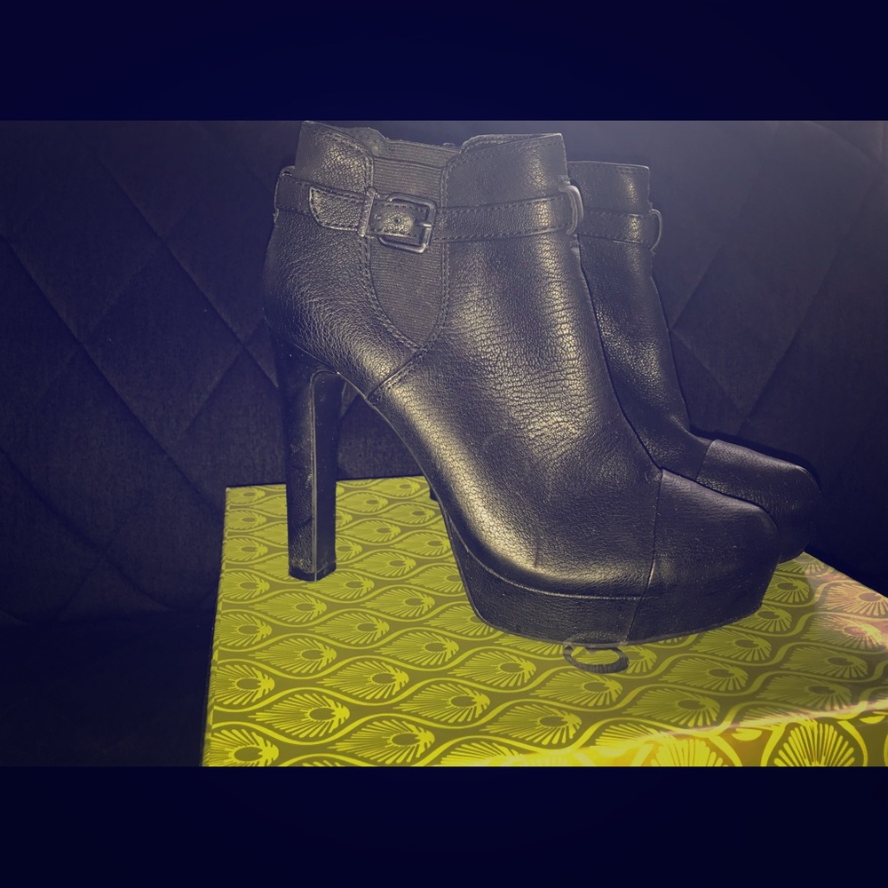 Gianni Bini Leather Heeled Boots